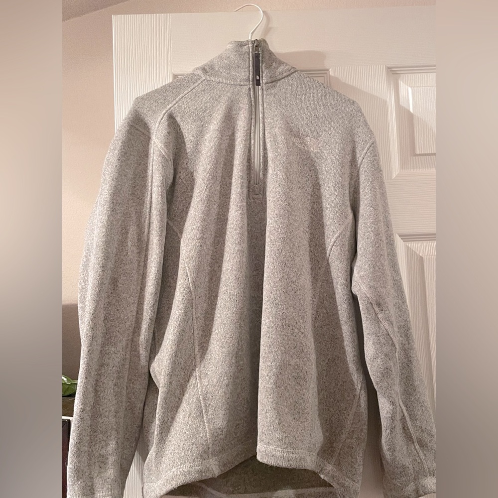 Men’s North Face pull over very soft and comfy